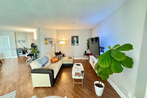 Снять в аренду кондоминиум в Холливуд, Флорида 1 спальня, 103.4м2, № 2004281 - фото 8