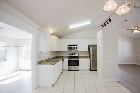 Casa en venta en Port St. Lucie, Florida, 3 dormitorios, 127.28 m2 № 1712822 - foto 6