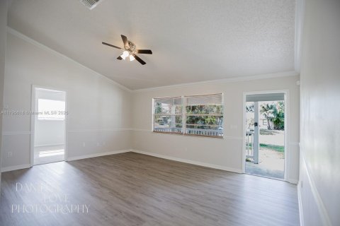 Casa en venta en Port St. Lucie, Florida, 3 dormitorios, 127.28 m2 № 1712822 - foto 3