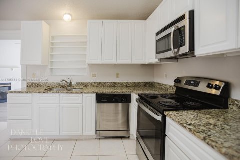 Casa en venta en Port St. Lucie, Florida, 3 dormitorios, 127.28 m2 № 1712822 - foto 5