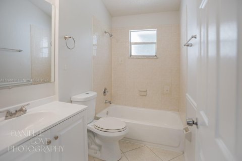 Casa en venta en Port St. Lucie, Florida, 3 dormitorios, 127.28 m2 № 1712822 - foto 11