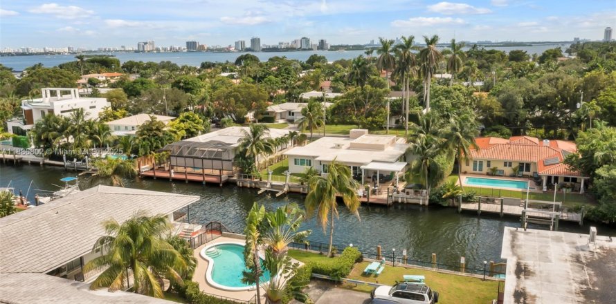 Appartement à Miami Shores, Floride 2 chambres, 904.87 m2 № 1933513