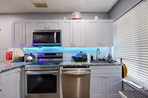 Купить коммерческую недвижимость в Бойнтон-Бич, Флорида 213.49м2, № 2026730 - фото 14