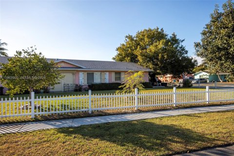 Купить коммерческую недвижимость в Бойнтон-Бич, Флорида 213.49м2, № 2026730 - фото 5