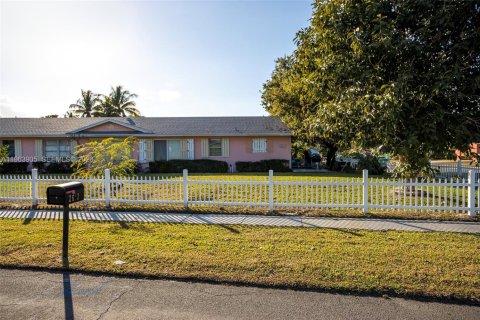 Купить коммерческую недвижимость в Бойнтон-Бич, Флорида 213.49м2, № 2026730 - фото 4