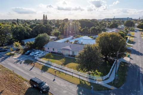 Купить коммерческую недвижимость в Бойнтон-Бич, Флорида 213.49м2, № 2026730 - фото 2