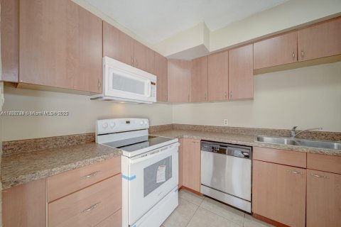 Villa ou maison à vendre à Miami, Floride: 3 chambres, 96.34 m2 № 1978546 - photo 17