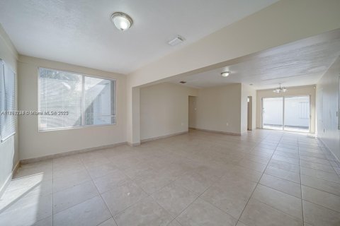 Villa ou maison à vendre à Miami, Floride: 3 chambres, 96.34 m2 № 1978546 - photo 13