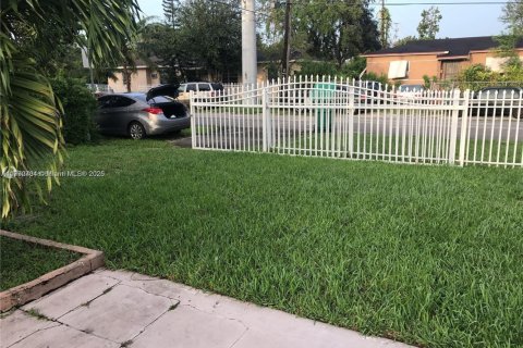 Villa ou maison à vendre à Miami, Floride: 3 chambres, 96.34 m2 № 1978546 - photo 23