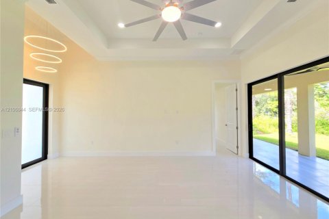 House in Lehigh Acres, Florida 3 bedrooms, 158.21 sq.m. № 2419506 - photo 11