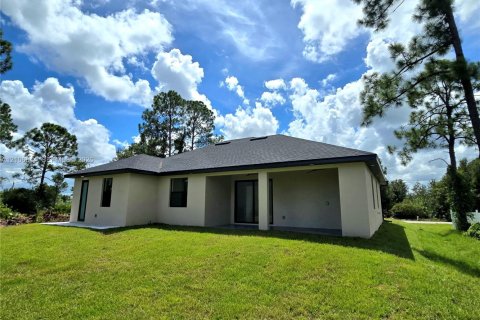 House in Lehigh Acres, Florida 3 bedrooms, 158.21 sq.m. № 2419506 - photo 29