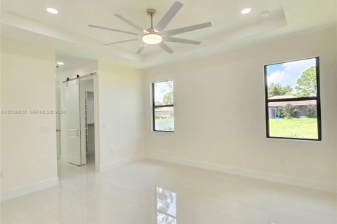 House in Lehigh Acres, Florida 3 bedrooms, 158.21 sq.m. № 2419506 - photo 12