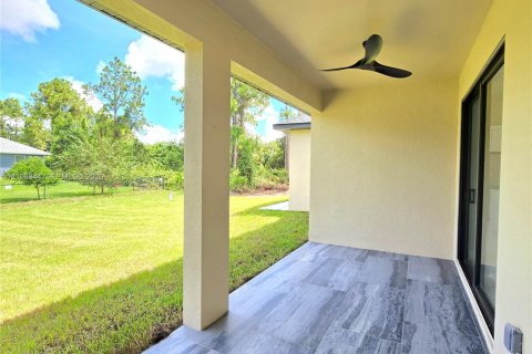 House in Lehigh Acres, Florida 3 bedrooms, 158.21 sq.m. № 2419506 - photo 28
