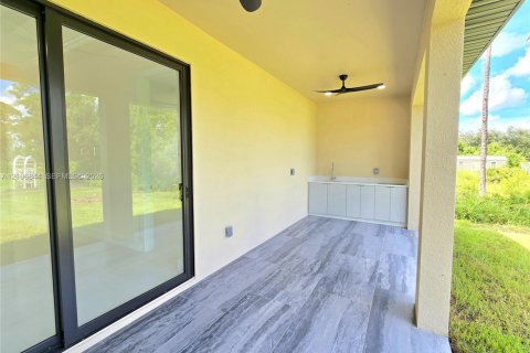 House in Lehigh Acres, Florida 3 bedrooms, 158.21 sq.m. № 2419506 - photo 26