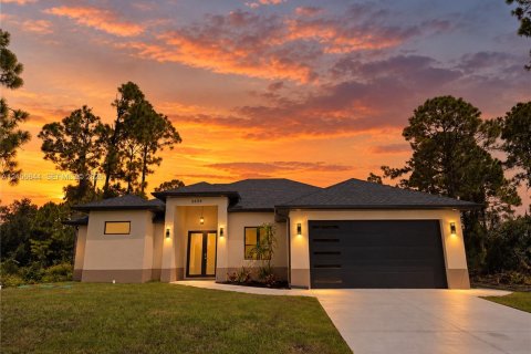 House in Lehigh Acres, Florida 3 bedrooms, 158.21 sq.m. № 2419506