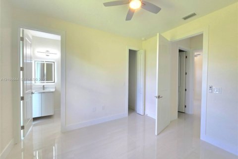House in Lehigh Acres, Florida 3 bedrooms, 158.21 sq.m. № 2419506 - photo 21
