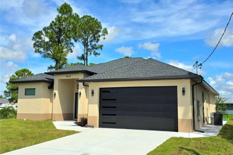 House in Lehigh Acres, Florida 3 bedrooms, 158.21 sq.m. № 2419506 - photo 4