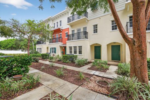 Adosado en venta en Pompano Beach, Florida, 3 dormitorios, 184.69 m2 № 2029431 - foto 3