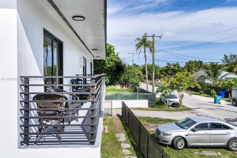Villa ou maison à louer à Miami, Floride: 2 chambres, 565.77 m2 № 1995845 - photo 4