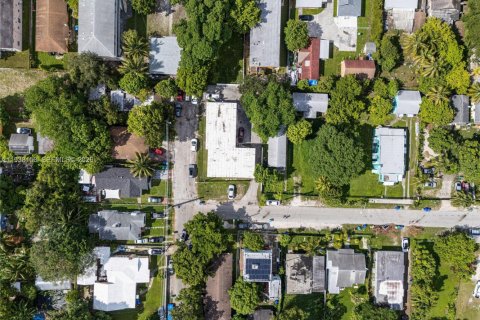 Villa ou maison à louer à Miami, Floride: 2 chambres, 565.77 m2 № 1995845 - photo 21
