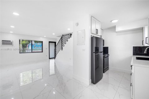 Villa ou maison à Miami, Floride 2 chambres, 565.77 m2 № 1995845