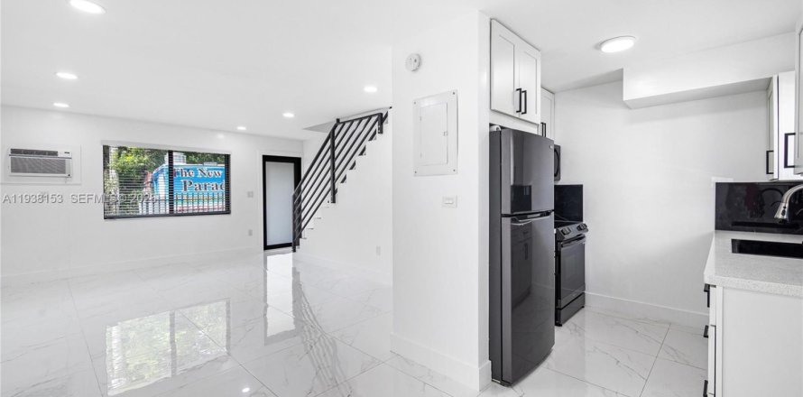 Villa ou maison à Miami, Floride 2 chambres, 565.77 m2 № 1995845