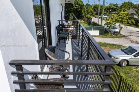 Villa ou maison à louer à Miami, Floride: 2 chambres, 565.77 m2 № 1995845 - photo 2