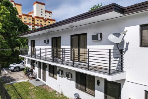 Villa ou maison à louer à Miami, Floride: 2 chambres, 565.77 m2 № 1995845 - photo 5