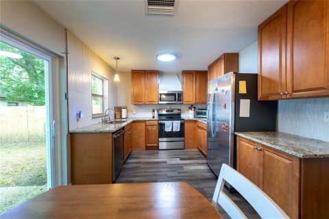 House in Tampa, Florida 3 bedrooms, 112.78 sq.m. № 2217253 - photo 8