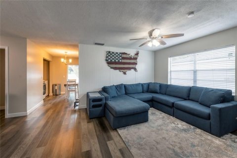 House in Tampa, Florida 3 bedrooms, 112.78 sq.m. № 2217253 - photo 6