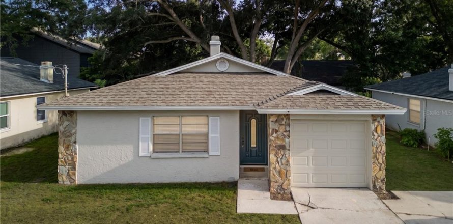 House in Tampa, Florida 3 bedrooms, 112.78 sq.m. № 2217253