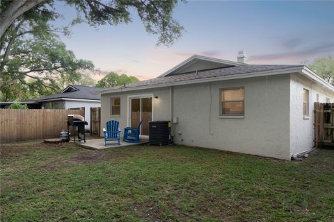 House in Tampa, Florida 3 bedrooms, 112.78 sq.m. № 2217253 - photo 18