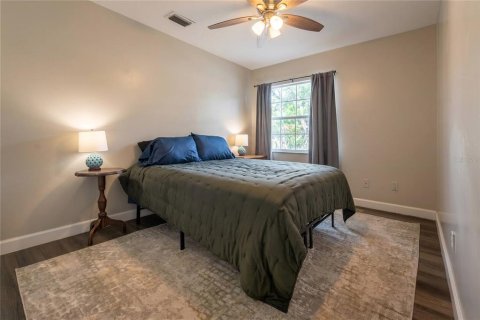 House in Tampa, Florida 3 bedrooms, 112.78 sq.m. № 2217253 - photo 14