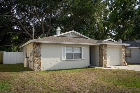 House in Tampa, Florida 3 bedrooms, 112.78 sq.m. № 2217253 - photo 2