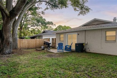 House in Tampa, Florida 3 bedrooms, 112.78 sq.m. № 2217253 - photo 17