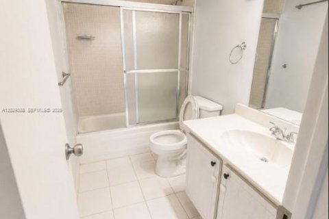 Condo in Dania Beach, Florida, 2 bedrooms  № 2086006 - photo 23