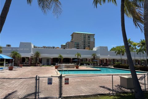 Condo in Dania Beach, Florida, 2 bedrooms  № 2086006 - photo 9