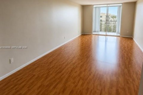 Condo in Dania Beach, Florida, 2 bedrooms  № 2086006 - photo 20