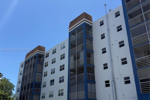 Condo in Dania Beach, Florida, 2 bedrooms  № 2086006 - photo 5