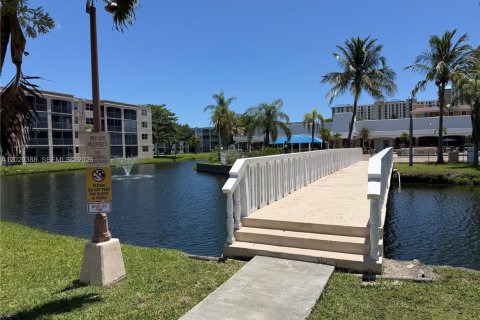 Condo in Dania Beach, Florida, 2 bedrooms  № 2086006 - photo 7