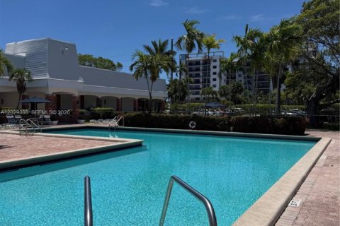 Condo in Dania Beach, Florida, 2 bedrooms  № 2086006 - photo 11