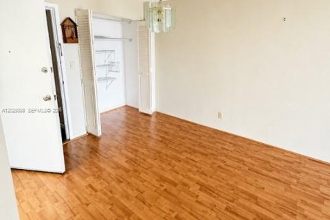 Condo in Dania Beach, Florida, 2 bedrooms  № 2086006 - photo 21