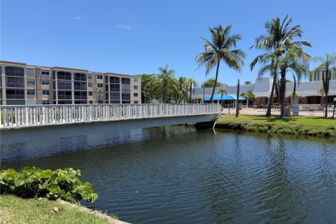 Condo in Dania Beach, Florida, 2 bedrooms  № 2086006 - photo 8