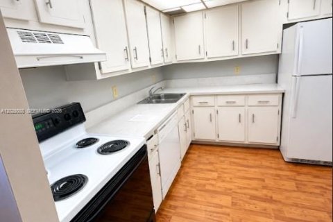 Condo in Dania Beach, Florida, 2 bedrooms  № 2086006 - photo 18