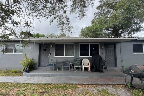 Propiedad comercial en venta en Hollywood, Florida, 142.05 m2 № 1969969 - foto 4