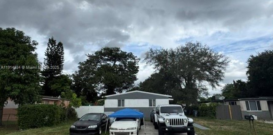 Propiedad comercial en Hollywood, Florida 142.05 m2 № 1969969