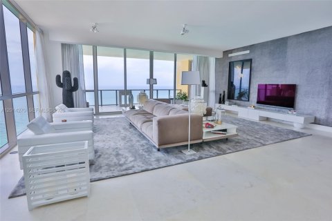 Condo in Sunny Isles Beach, Florida, 3 bedrooms № 2076383 - photo 10
