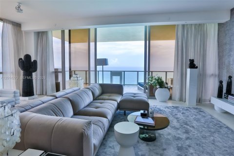 Condo in Sunny Isles Beach, Florida, 3 bedrooms № 2076383 - photo 12