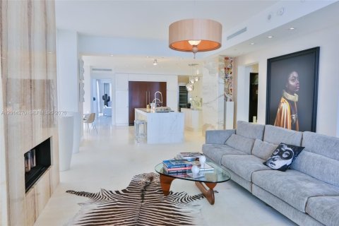Condo in Sunny Isles Beach, Florida, 3 bedrooms № 2076383 - photo 2