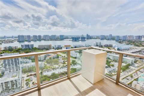 Condo in Sunny Isles Beach, Florida, 3 bedrooms № 2076383 - photo 14